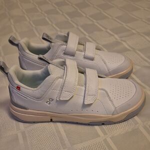 On Running The Kids Rogers White and Gray Sneakers